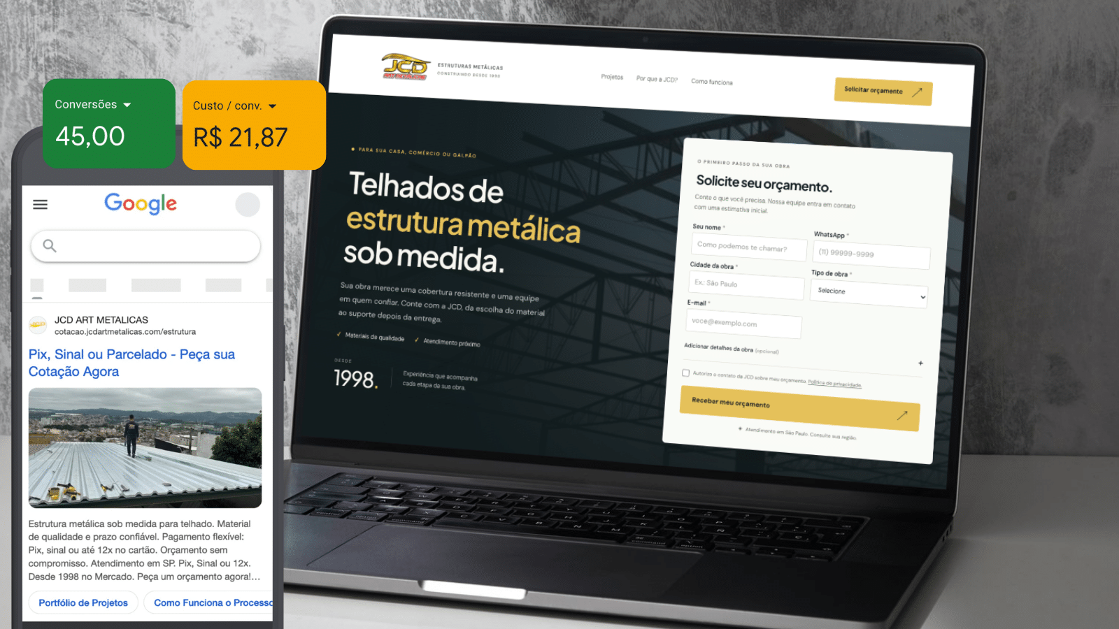 Anúncio de pesquisa da JCD Art Metálicas no Google, ao lado da landing page com formulário de orçamento aberta em um notebook