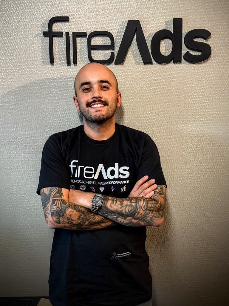 Matheus Leme, à frente da estratégia da FIREADS, no escritório da agência