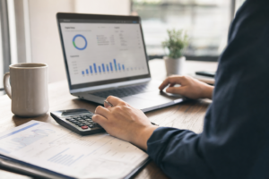 Imagem ilustrativa: Quanto investir em tráfego pago conforme o estágio do negócio